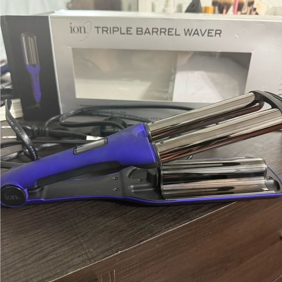Ion Triple Barrel Waver in Blue and Silver - Picture 3 of 4